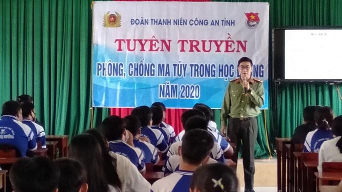 Tuyên truyền phòng chống ma tuý trong trường học ở An Giang.