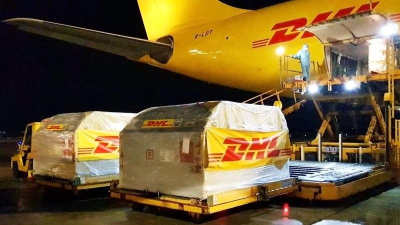 DHL Express tiếp tục hỗ trợ vận chuyển thành công vắc-xin ngừa COVID-19 về Việt Nam