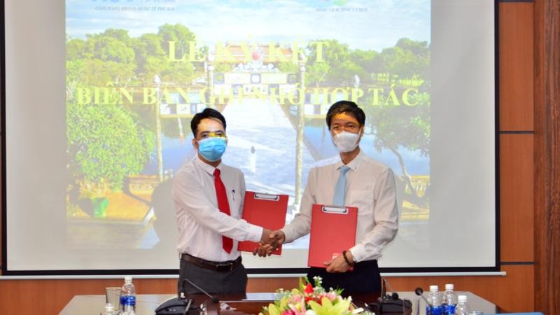 Sở Du lịch tỉnh và Cảng Hàng không quốc tế Phú Bài ký kết thỏa thuận hợp tác. 