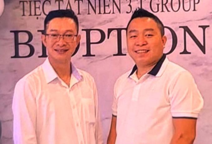 Trần Minh Tuấn (phải) và “chuyên gia đọc lệnh” Trí Phạm.