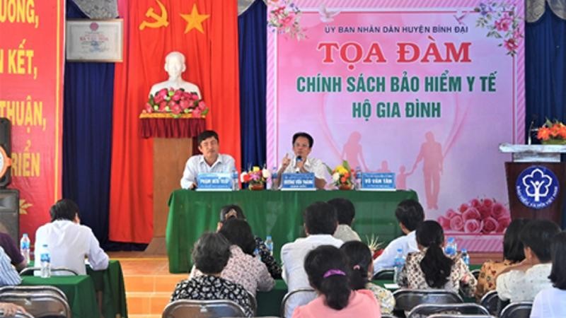 Tọa đàm chính sách BHYT hộ gia đình tại xã Vang Quới Đông, huyện Bình Đại.