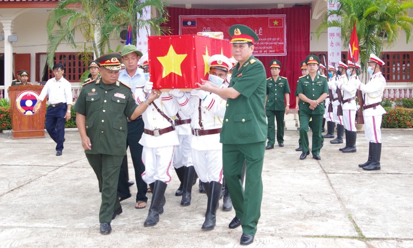 Đón các liệt sĩ trở về với quê hương, đất mẹ.