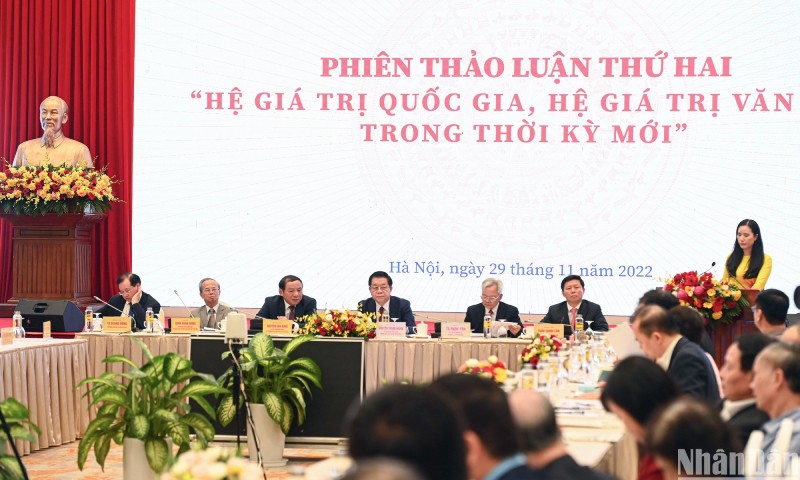 Phiên thảo luận “Hệ giá trị quốc gia, hệ giá trị văn hóa trong thời kỳ mới” trong khuôn khổ Hội thảo quốc gia “Hệ giá trị quốc gia, hệ giá trị văn hóa, hệ giá trị gia đình và chuẩn mực con người Việt Nam trong thời kỳ mới”.