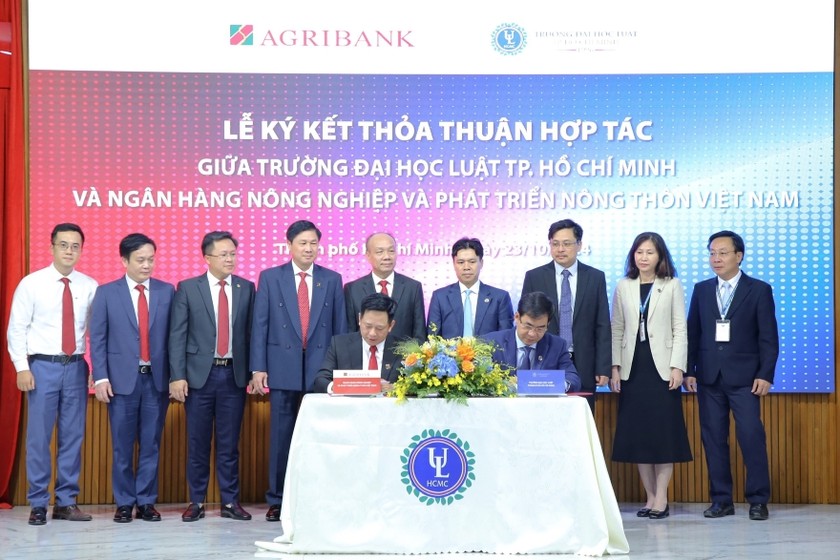 Đại diện Agribank và ULAW ký kết thỏa thuận hợp tác 