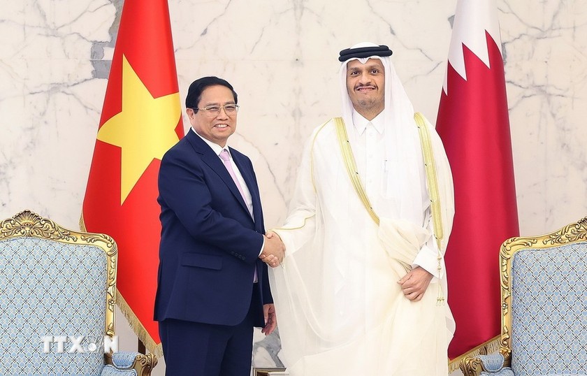 Thủ tướng Phạm Minh Chính hội đàm với Thủ tướng Nhà nước Qatar Sheikh Mohammed bin Abdulrahman bin Jasim Al-Thani. (Ảnh: Dương Giang/TTXVN)