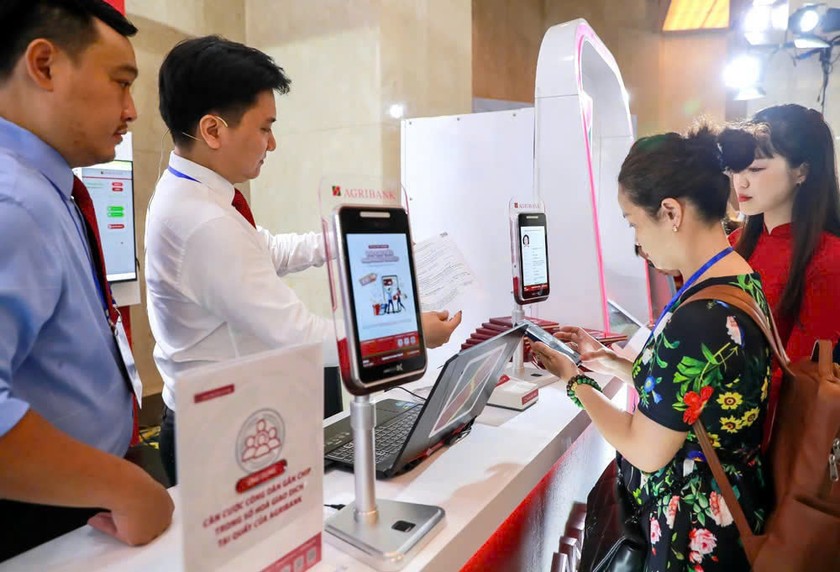 Agribank thông báo thời gian giao dịch ngoài giờ hành chính phục vụ khách hàng cập nhật thông tin sinh trắc học và giấy tờ tùy thân