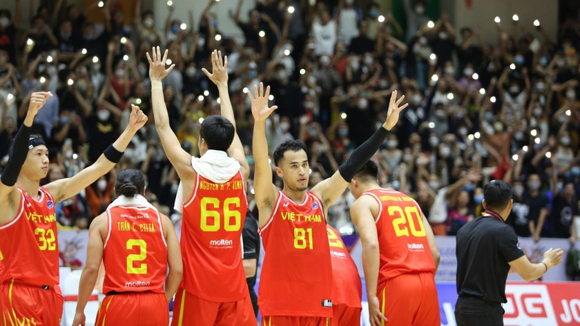 Tuyển bóng rổ Việt Nam có chiến thắng ngoạn mục trước Singapore (Ảnh: Giang Phạm)