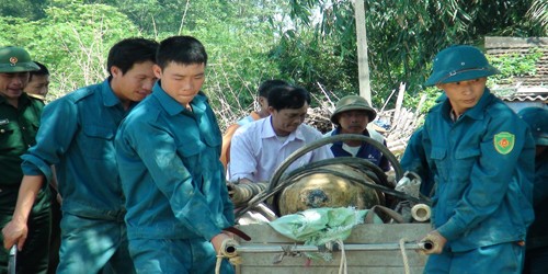 Đào móng nhà phát hiện quả bom nặng 750 kg