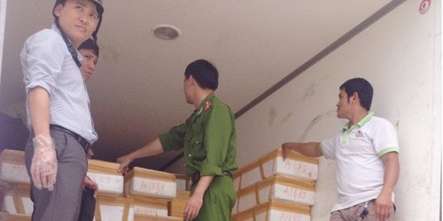 Bắt giữ xe tải chở 500kg nội tạng động vật bốc mùi hôi thối