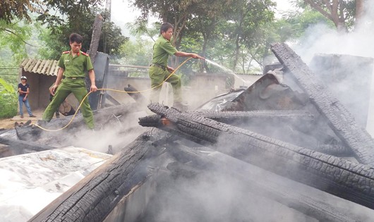 Hiện trường vụ cháy trụ sở làm việc