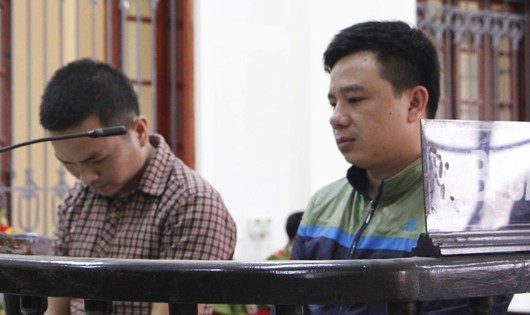 Hai bị cáo Đinh Văn Tuấn và Hoàng Văn Hiến nhận 8 năm tù