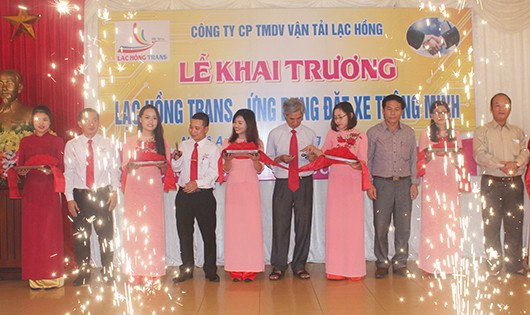 Khai trương đưa vào hoạt động ứng dụng đặt xe thông minh đầu tiên tại Nghệ An