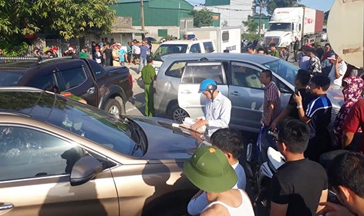Hiện trường nơi xảy ra vụ ẩu đả, giao thông ùn tắc (ảnh Facebook X.U.Quang).