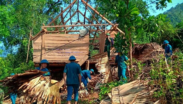 Gần 250 ngôi nhà bị tốc mái, hư hại