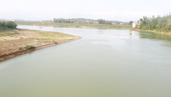 Sông Lam đoạn chảy qua huyện Thanh Chương (Nghệ An).