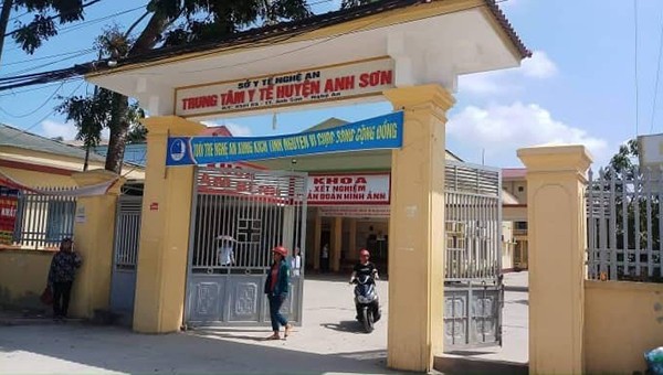Trung tâm y tế huyện Anh Sơn nơi xảy ra sự việc.