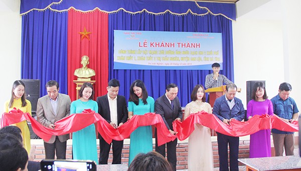 Lễ cắt băng khánh thành công trình lắp đặt đường ống nước sạch cho 700 nhân khẩu tại thị trấn Nghèn, huyện Can Lộc.