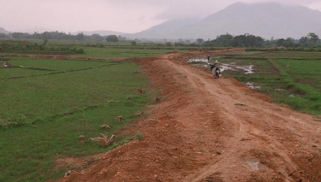  Phần cải tạo đồng ruộng Cty Sao Vàng và Hoàng Hữu đang phải tạm dừng lại do phản ánh không đúng của Cty Phú Điền.