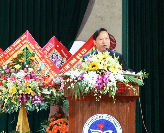 GS Đinh Xuân Khoa, Tỉnh ủy viên tỉnh Nghệ An, Hiệu trưởng trường Đại học Vinh ghi nhận sự phát triển của Khoa Luật.