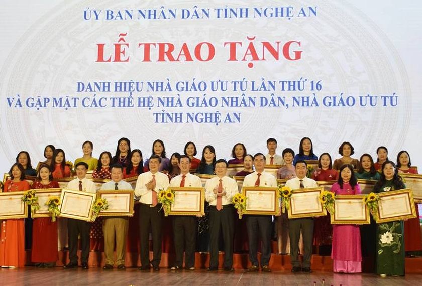 Nghệ An trao tặng danh hiệu Nhà giáo Ưu tú cho 64 nhà giáo.