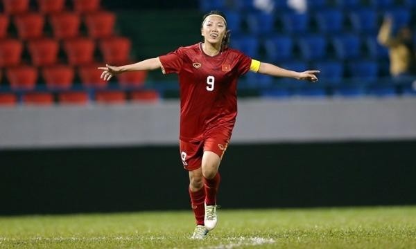Huỳnh Như ăn mừng bàn thắng đầu tiên vào lưới đội khách trong trận đấu này.