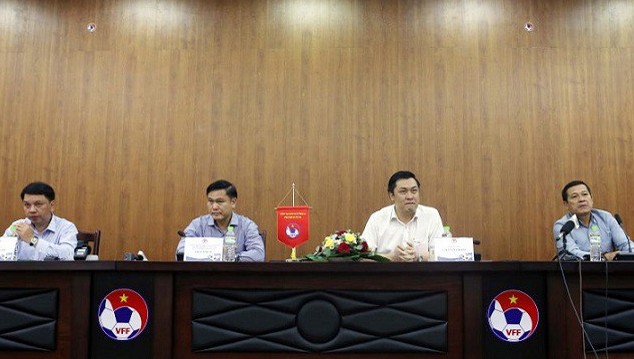 Lãnh đạo VFF và VPF không đồng ý dừng V.League 2020