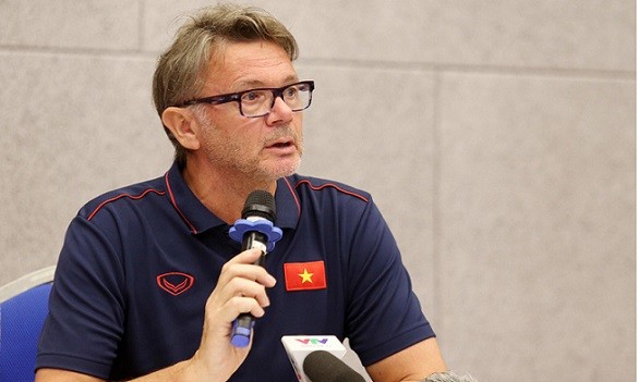 HLV Philippe Troussier cho rằng kế hoạch bóng đá Việt Nam tới World Cup cần phải xây dựng ngay bây giờ