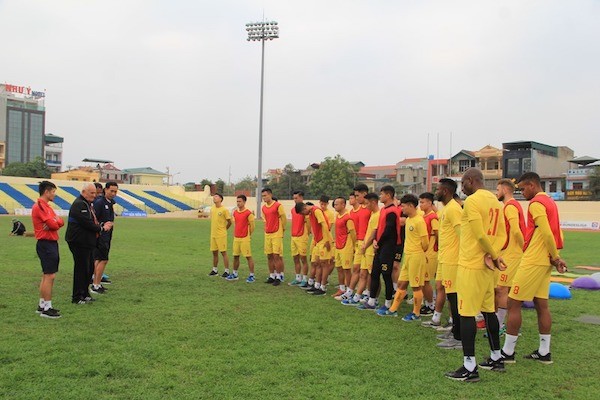V.League sắp trở lại, HLV Petrovic có phương án mới cho CLB Thanh Hoá
