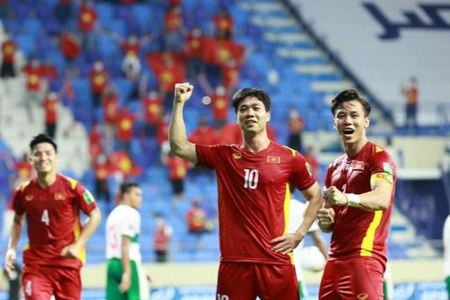 Công Phượng nâng tỷ số lên 3-0 từ pha đá phạt góc của Xuân Trường