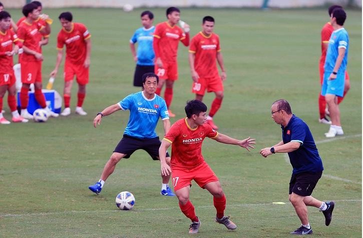 Thầy trò HLV Park Hang-seo sẽ đáp chuyến bay sang Ả rập Xê út vào 28/8. Theo lịch trình, đội sẽ có 1 chặng transit tại Dubai (UAE)