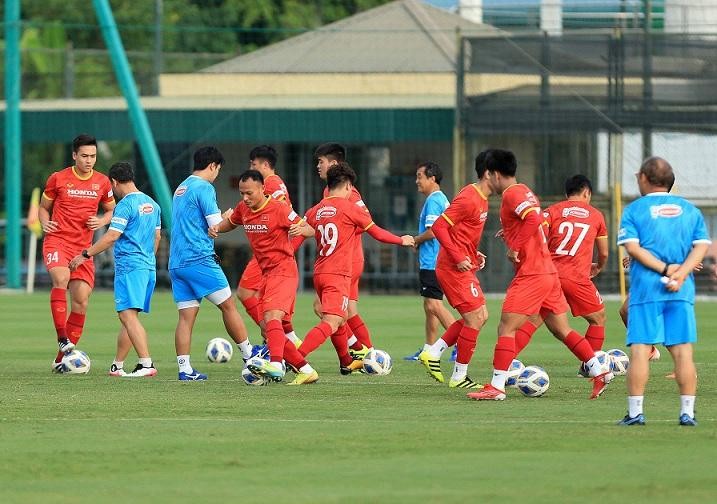 Bùi Hoàng Việt Anh (ngoài cùng bên trái) không được thầy Park chọn lựa trong bản danh sách cuối cùng