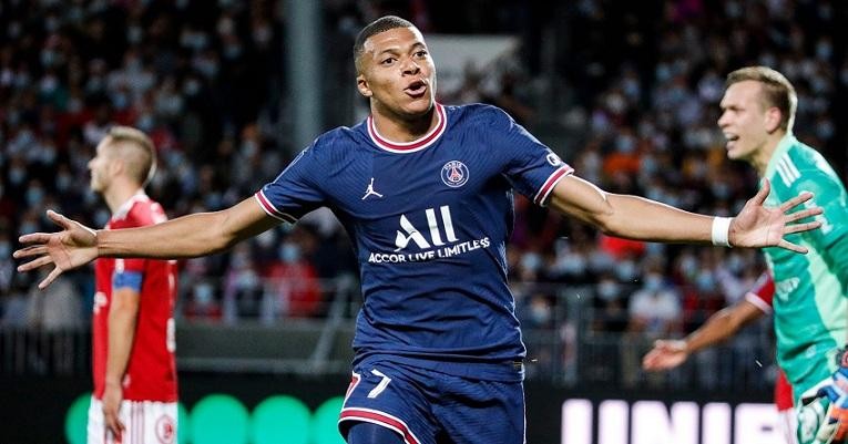 Mbappe tiếp tục ở lại thi đấu cho PSG