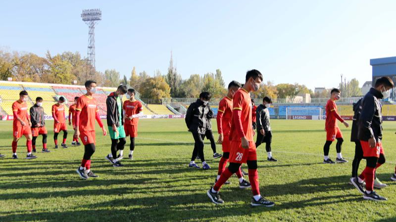 ĐT U23 Việt Nam làm quen không gian SVĐ Dolen Omurzakov, sẵn sàng cho trận ra quân 