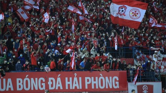 Cổ động viên Hải Phòng đang háo hức chờ đợi trận đấu với Hà Nội FC 