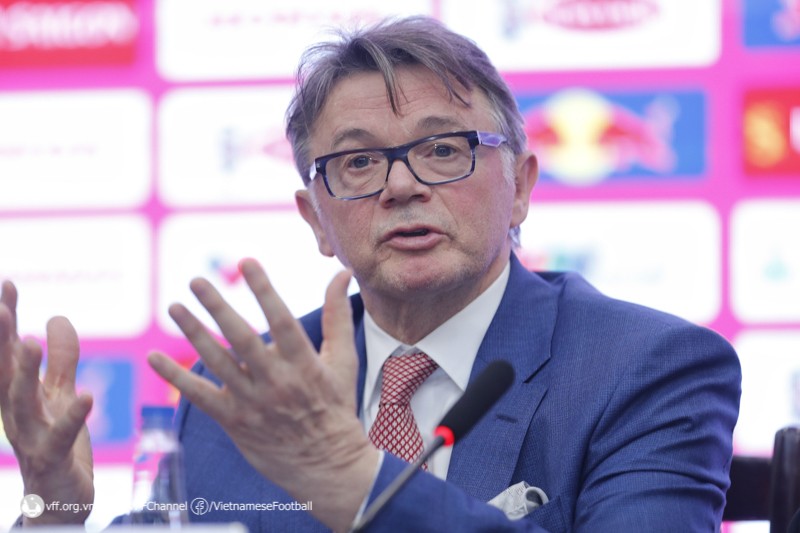 Ông Troussier với khát vọng đưa đội tuyển Việt Nam dự World Cup (ảnh VFF)