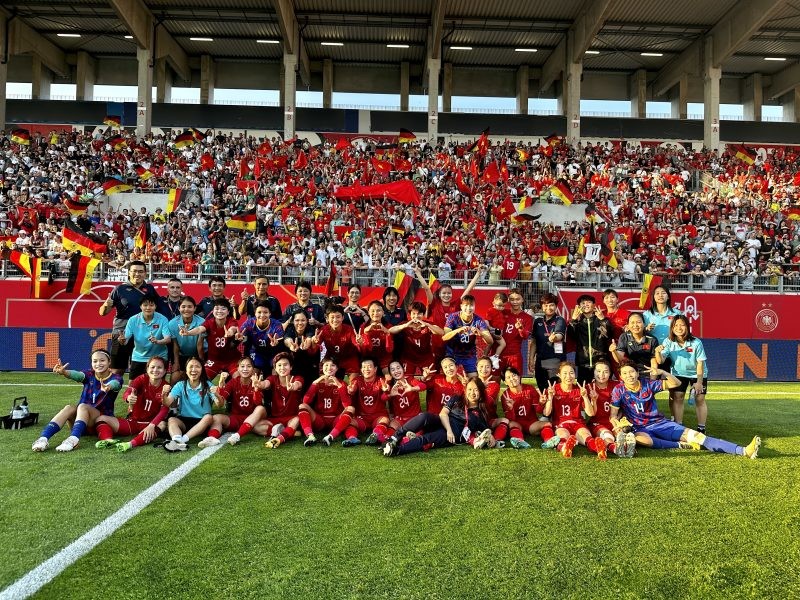 Tuyển nữ Việt Nam vừa gây ấn tượng mạnh mẽ sau trận thua sát nút 1-2 trước tuyển nữ Đức - đội có đẳng cấp thế giới. (ảnh VFF)