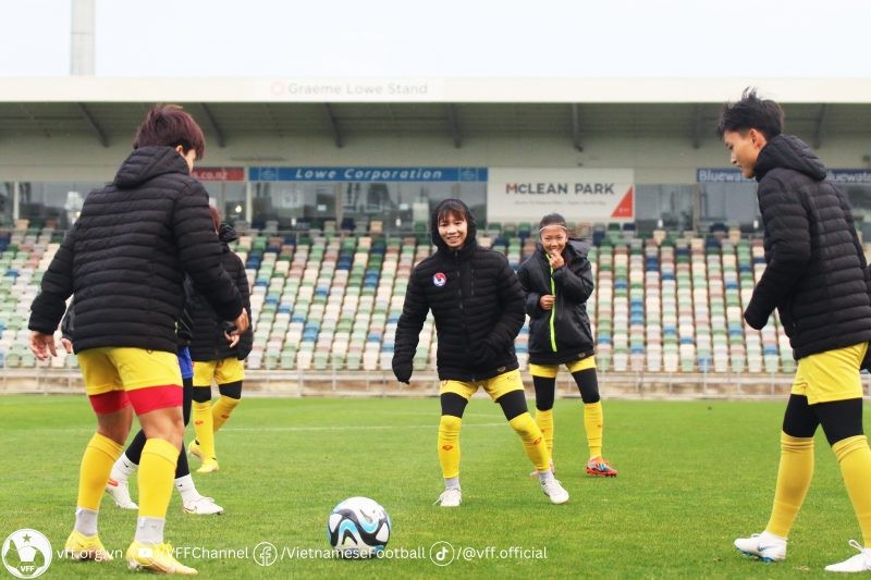 Đội tuyển nữ đang phải tập luyện trong giá lạnh (ảnh VFF)