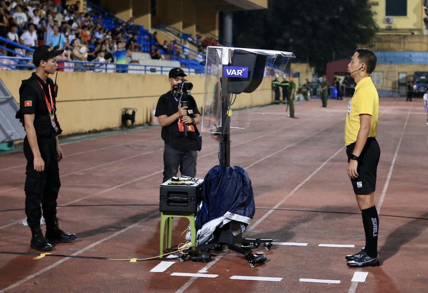 VAR đang góp phần làm cho giải đấu V.League thêm phần minh bạch hơn, ảnh VPF