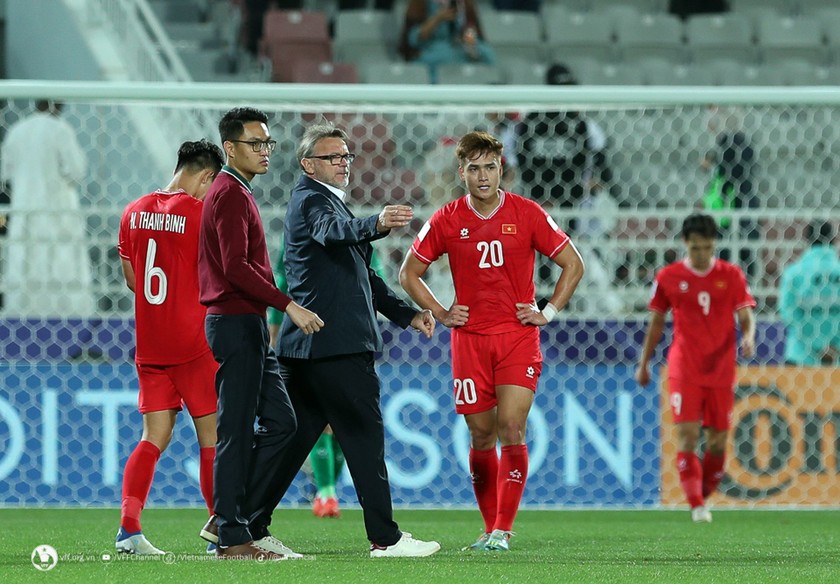 HLV Philippe Troussier: “Tôi luôn tự hào về các cầu thủ. Họ đã không từ bỏ và nỗ lực đến giây cuối cùng”, Ảnh: VFF