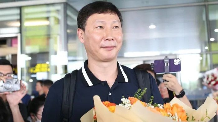 Ông Kim Sang Sik đã có mặt tại Hà Nội. Ảnh VFF