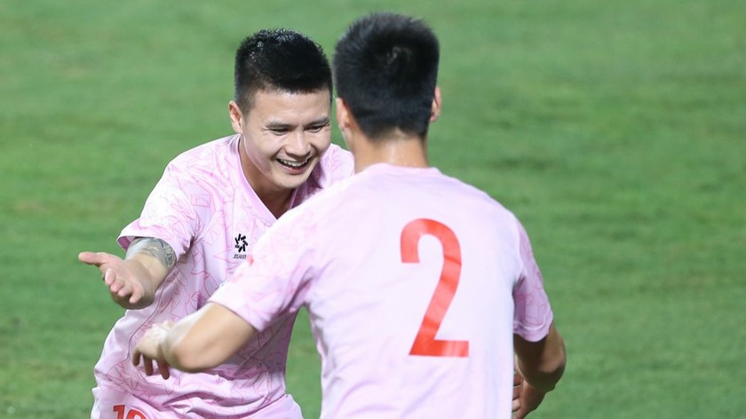 Quang Hải tuyên bố đội tuyển sẽ có một trận đấu tốt và giành chiến thắng tặng người hâm mộ. Ảnh: VFF