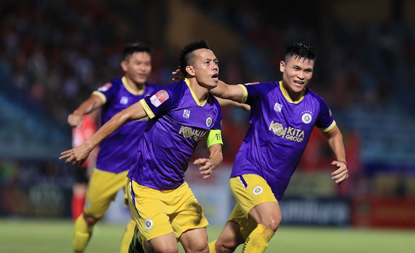 Hà Nội FC đang bám sát Nam Định trong cuộc đua vô địch. Ảnh VPF