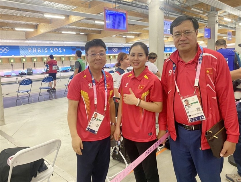 HLV Park Chung -gun (bên trái) và Trịnh Thu Vinh tại Olympic 2024 (Ảnh TTVN)