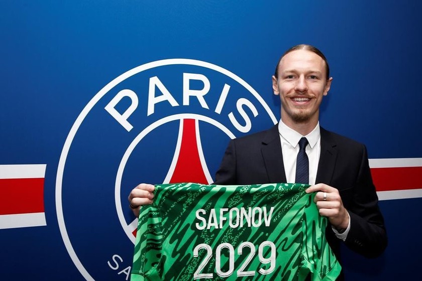 Safonov ngôi sao sáng của ĐT Nga (Ảnh PSG) 