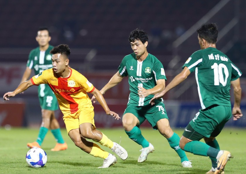 Công Phượng và đồng đội đang chạy đua lên giải V.League mùa bóng này (Ảnh TTBP)