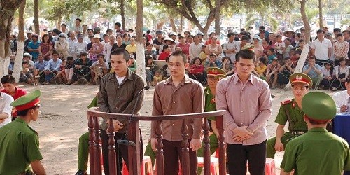 Các bị cáo tại phiên tòa.