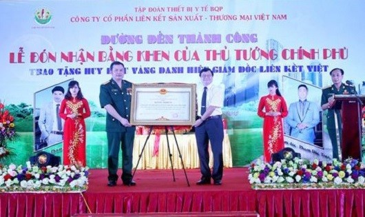Cty Liên kết Việt mạo danh doanh nghiệp Bộ Quốc phòng tổ chức đón bằng khen giả.