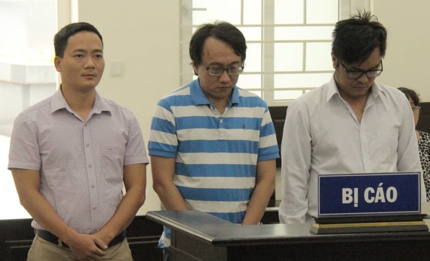 Bị cáo Hưởng, Sĩ và Quang Thanh tại tòa.