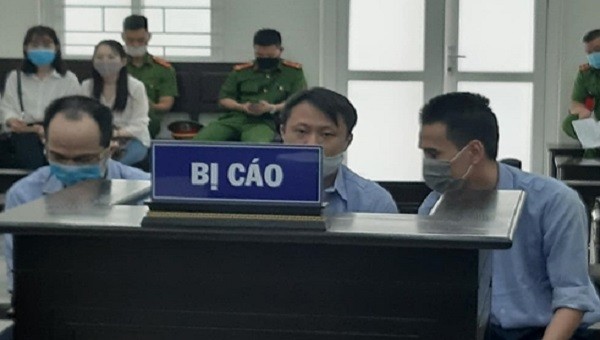 Các bị cáo tại tòa.