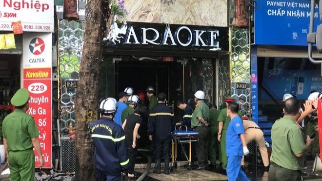 Quán karaoke bị cháy.